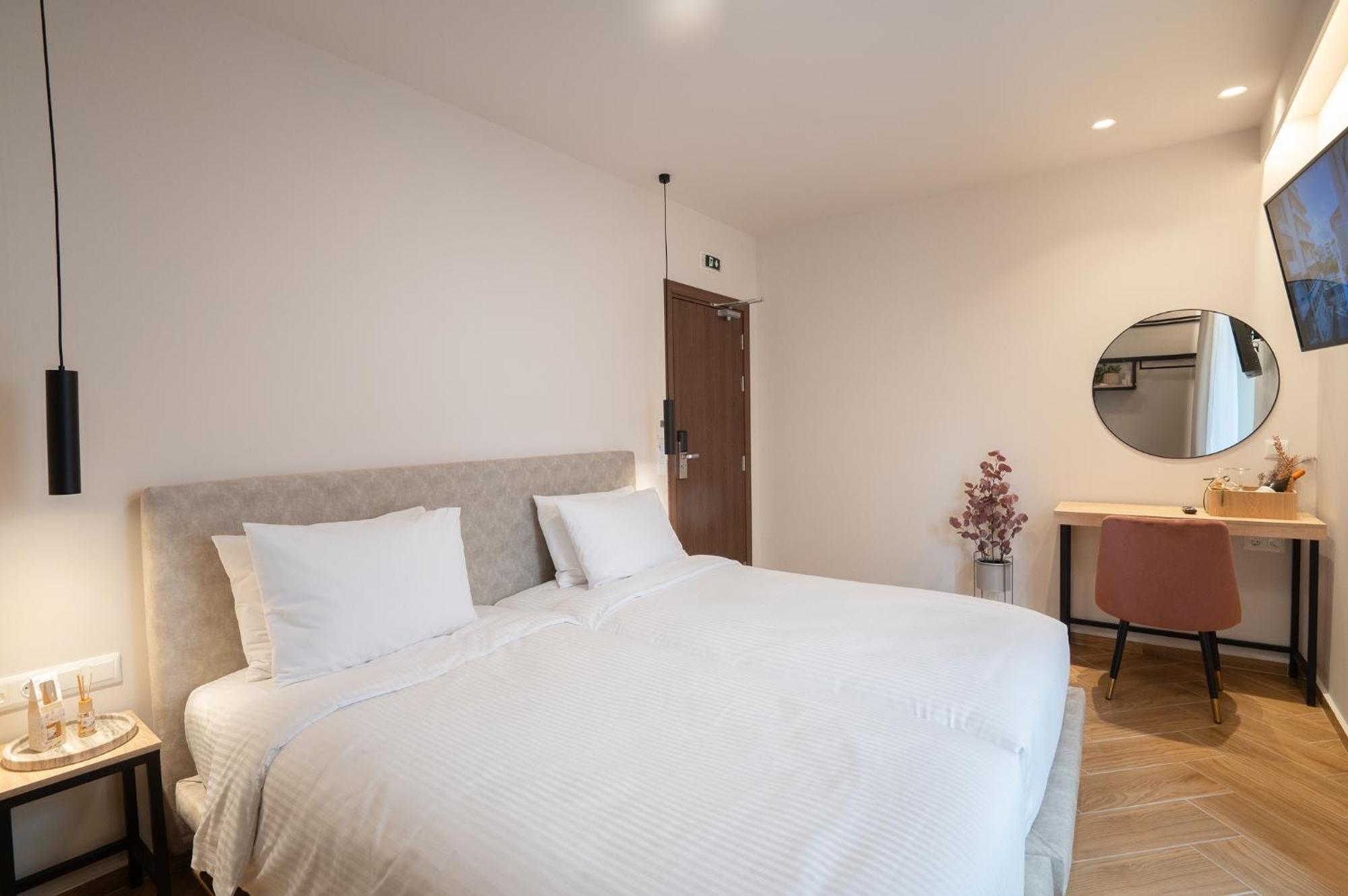 Ira - Ηρα Hotel Каламата Экстерьер фото